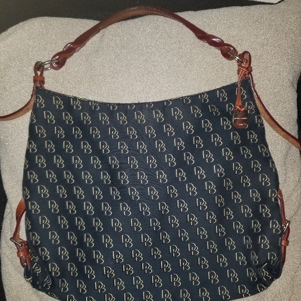 Dooney & bourke purse